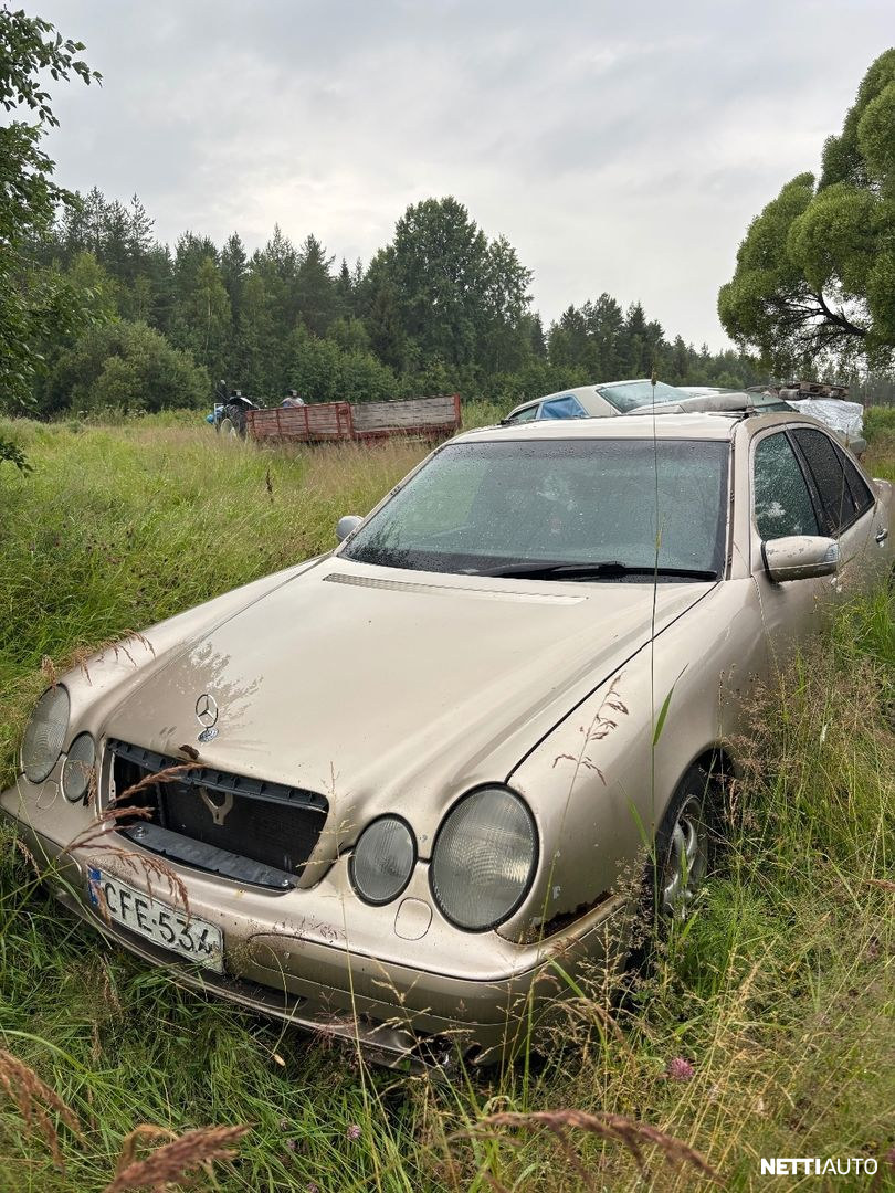 Mercedes-Benz E 200