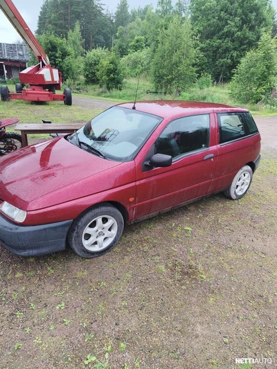 Alfa Romeo 145 1995, kuva 3/4