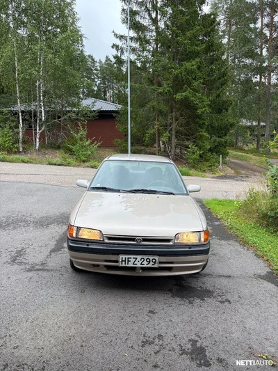 Mazda 323 1992, photo 3/12