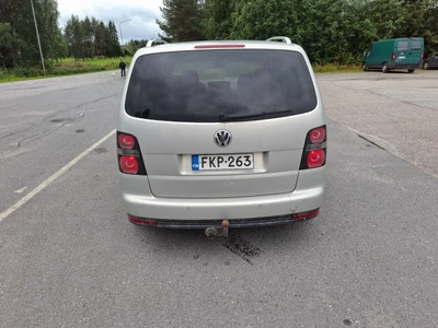 Volkswagen Touran 2010, photo 7/16