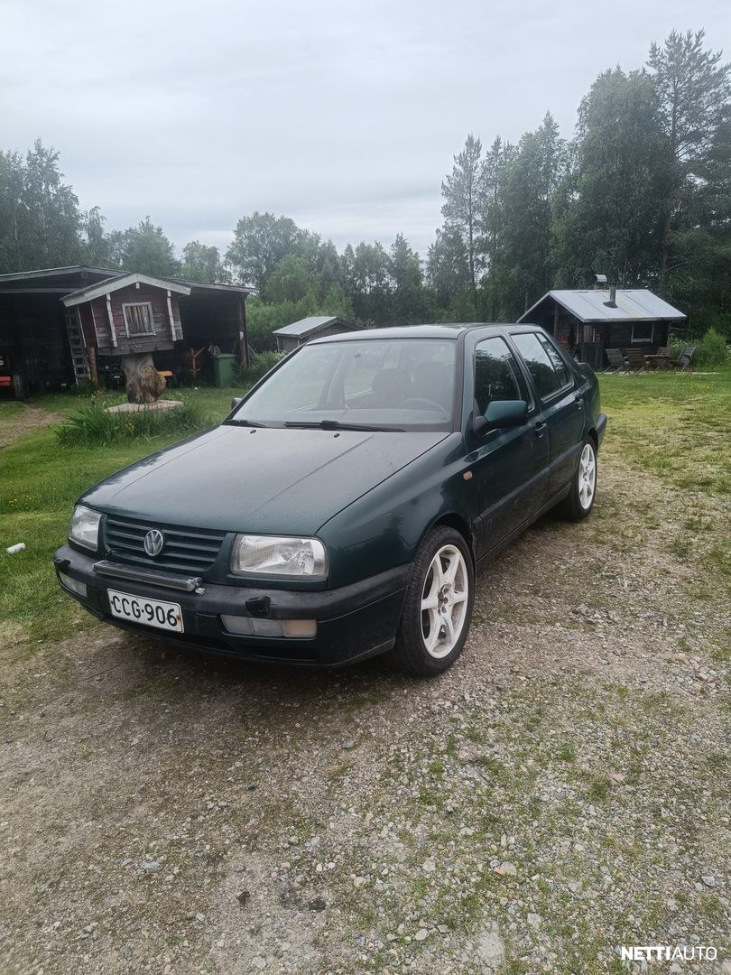 Volkswagen Vento 1997, kuva 3/4