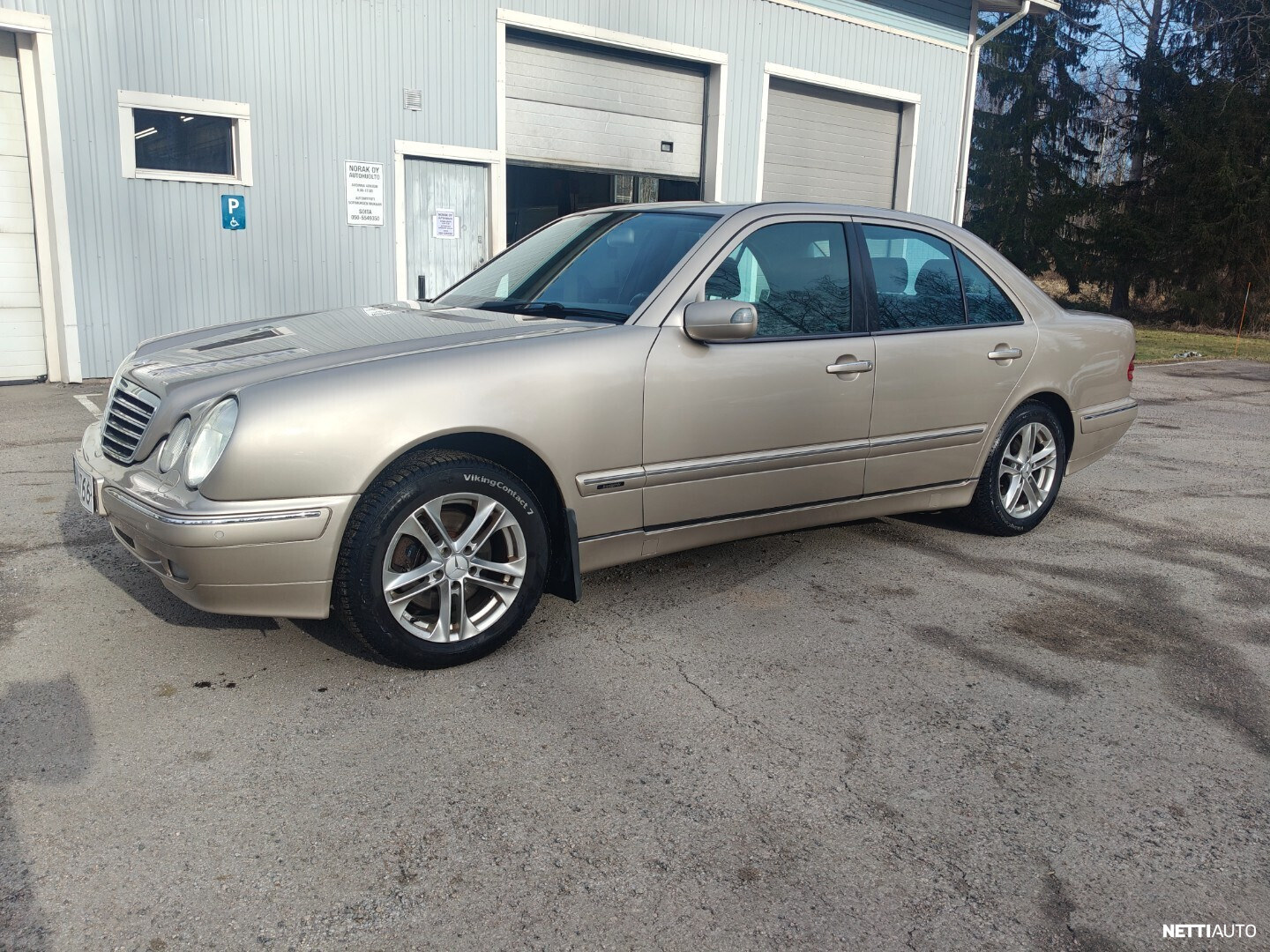Mercedes-Benz E 320