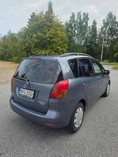 Toyota Corolla Verso 2003, photo 3/10