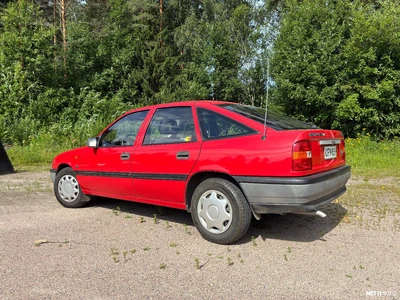 Opel Vectra Hatchback 1,6i GL 5d 1992, kuva 4/14