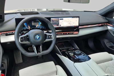 BMW 530 2026, photo 3/4