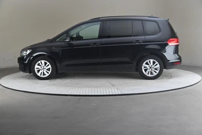 Volkswagen Touran 2022, photo 4/10
