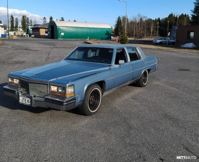 Cadillac Brougham 1988, photo 3/14