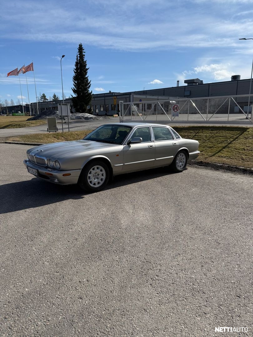 Jaguar XJ8