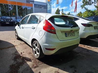 Ford Fiesta 2010, photo 2/7
