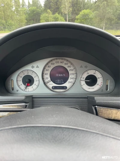 Mercedes-Benz E 2004, photo 6/7