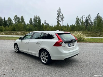 Volvo V60 2018, photo 2/10