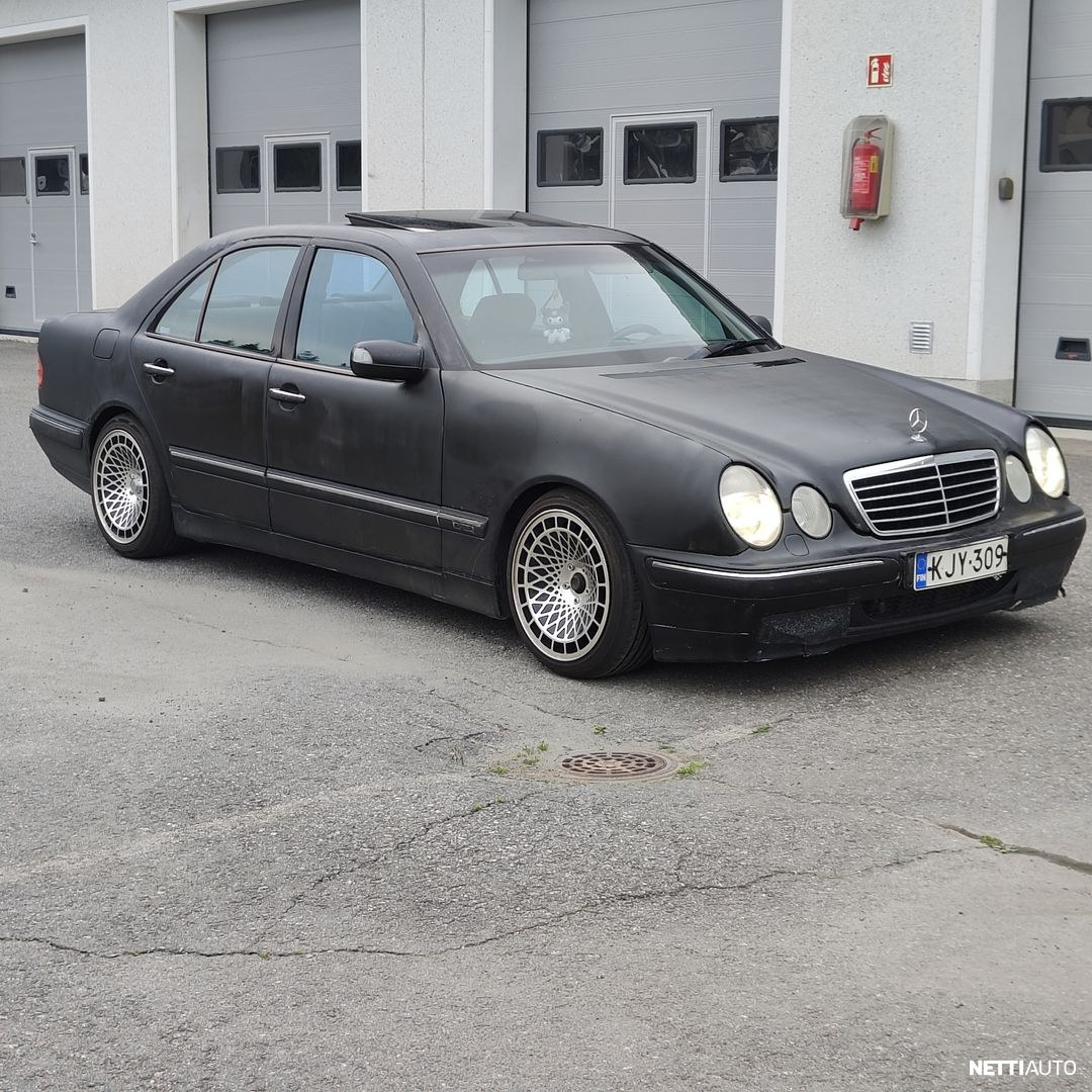Mercedes-Benz E 200