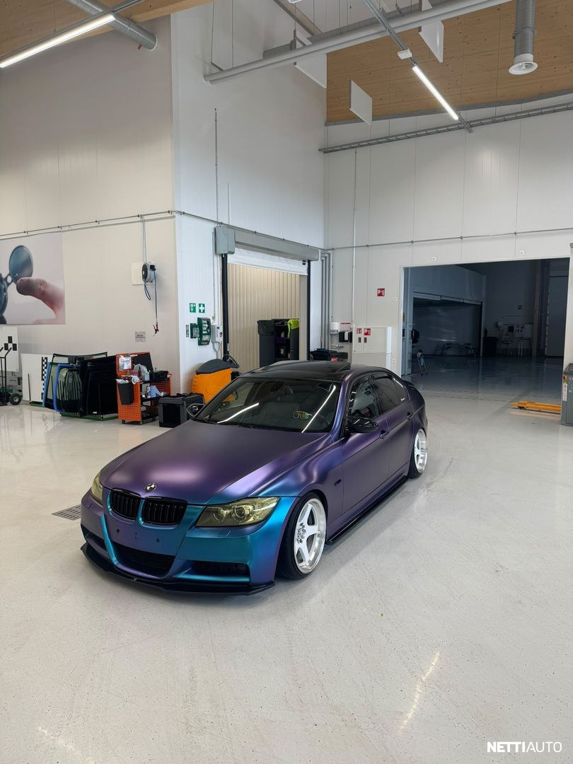 BMW 330