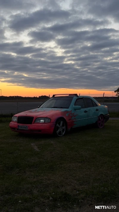 Mercedes-Benz 180 1995, photo 2/11
