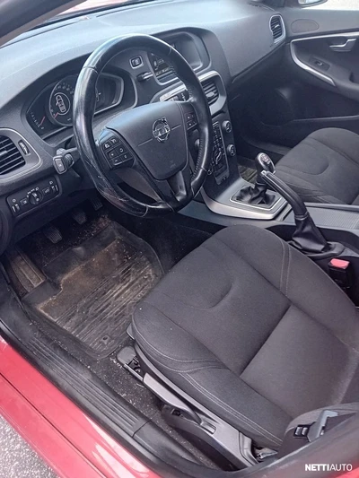 Volvo V40 D2 Kinetic 2012, photo 4/4