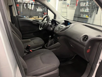 Ford Transit Courier 2016, kuva 6/10