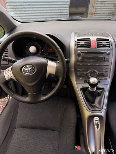 Toyota Auris 2009, kuva 7/8