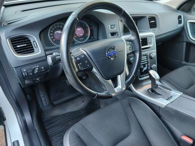 Volvo V60 D3 Momentum aut 2013, kuva 5/19