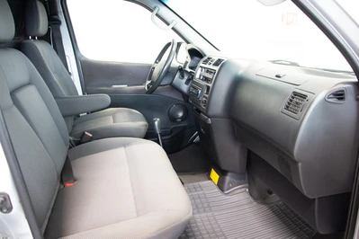 Toyota Hiace 2,5 D-4D 117 5ov 4WD Lyhyt 2011, photo 6/10