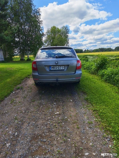 Skoda Superb 2012, kuva 4/11