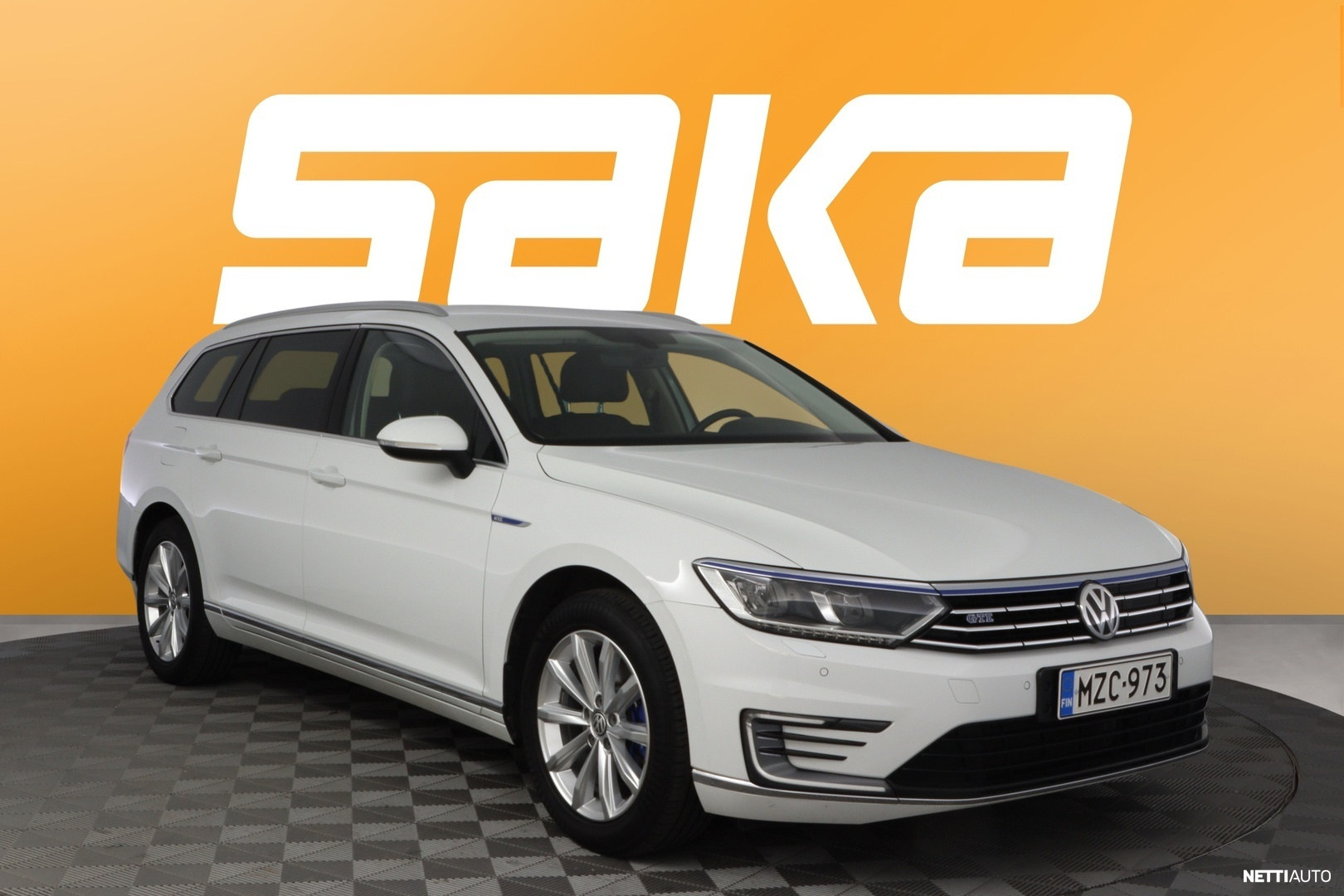 Volkswagen Passat Variant GTE Plug-In Hybrid 160 kW (218 hv) DSG-automaatti