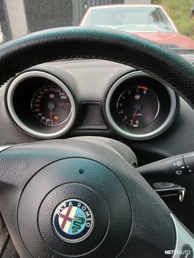 Alfa Romeo 156 2004, kuva 2/10