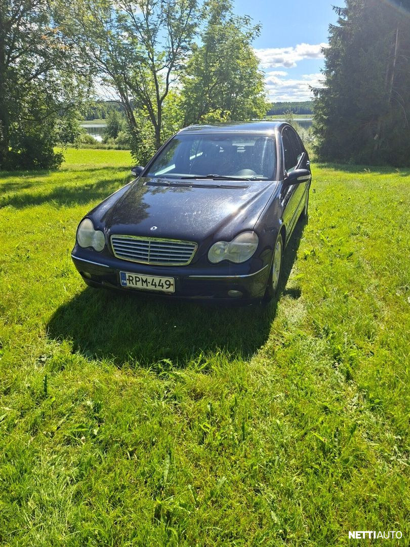 Mercedes-Benz 220