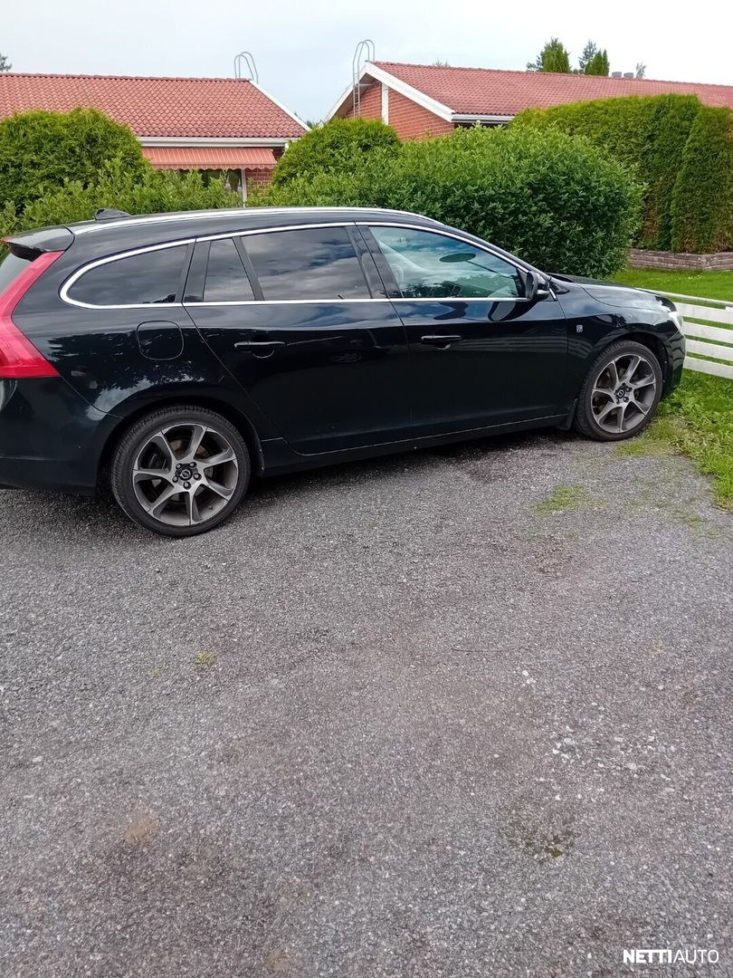 Volvo V60 2015, photo 3/10