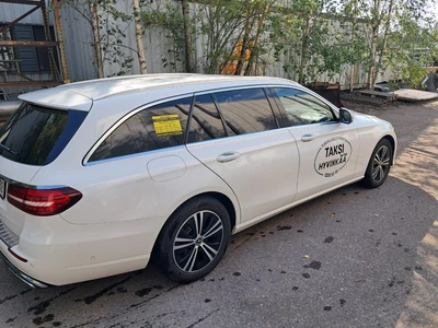 Mercedes-Benz E 220 2022, photo 3/16