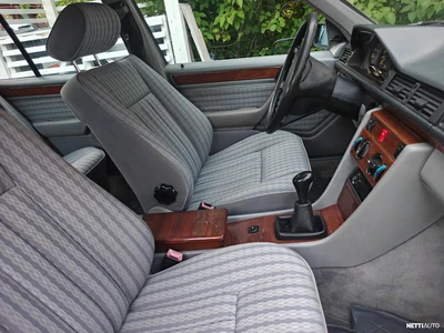 Mercedes-Benz E 250 1990, kuva 7/9
