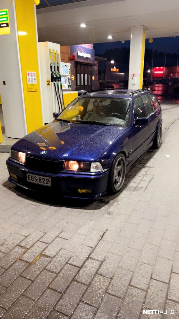 BMW 323