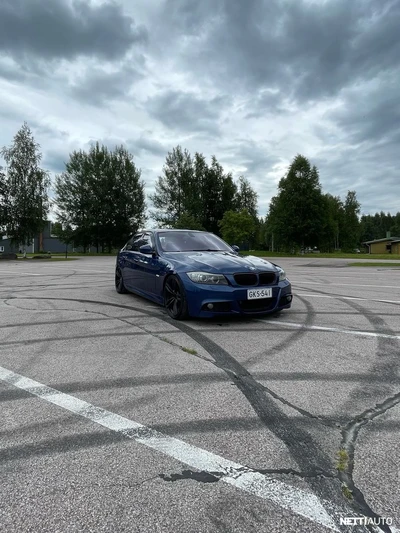 BMW 320 2009, photo 2/8