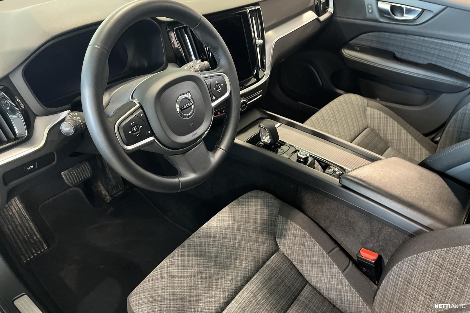 Volvo V60 2022, photo 7/26