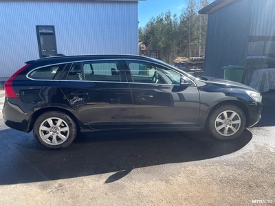 Volvo V60 D2 Momentum Business aut 2013, photo 4/5