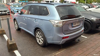 Mitsubishi Outlander PHEV 2014, kuva 4/4