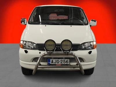 Toyota Hiace 2,5 D-4D 100 5ov pitkä 4WD 2005, kuva 3/37