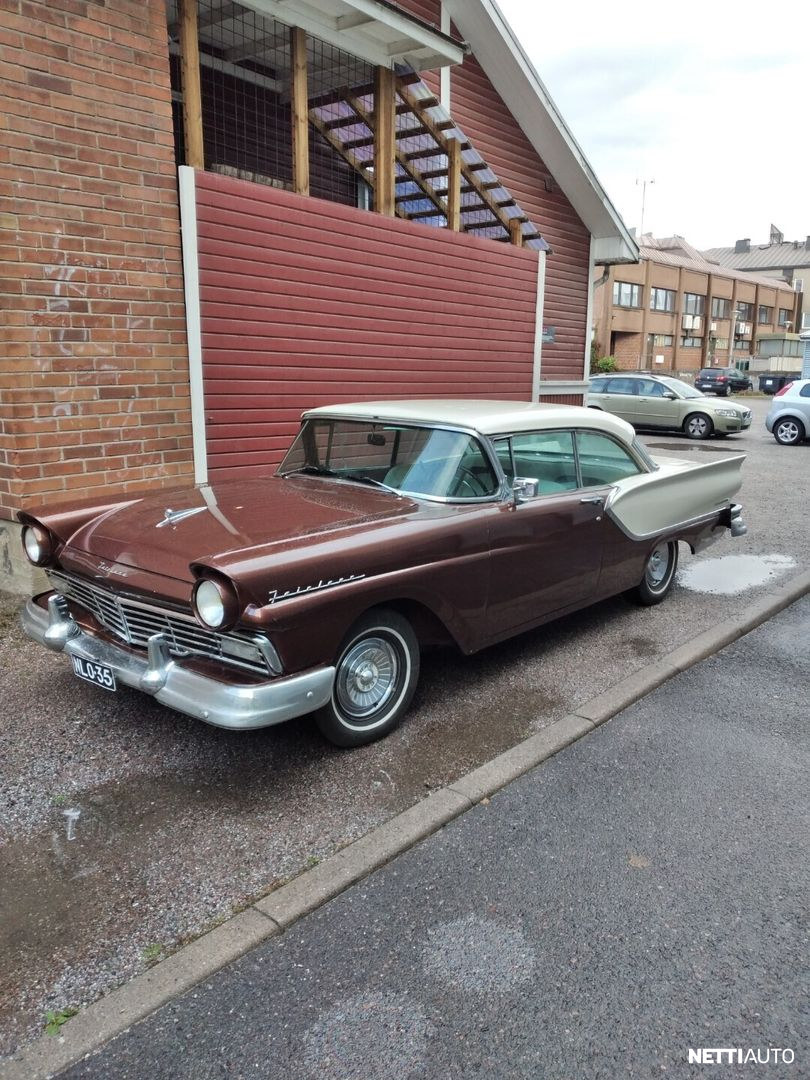 Ford Fairlane