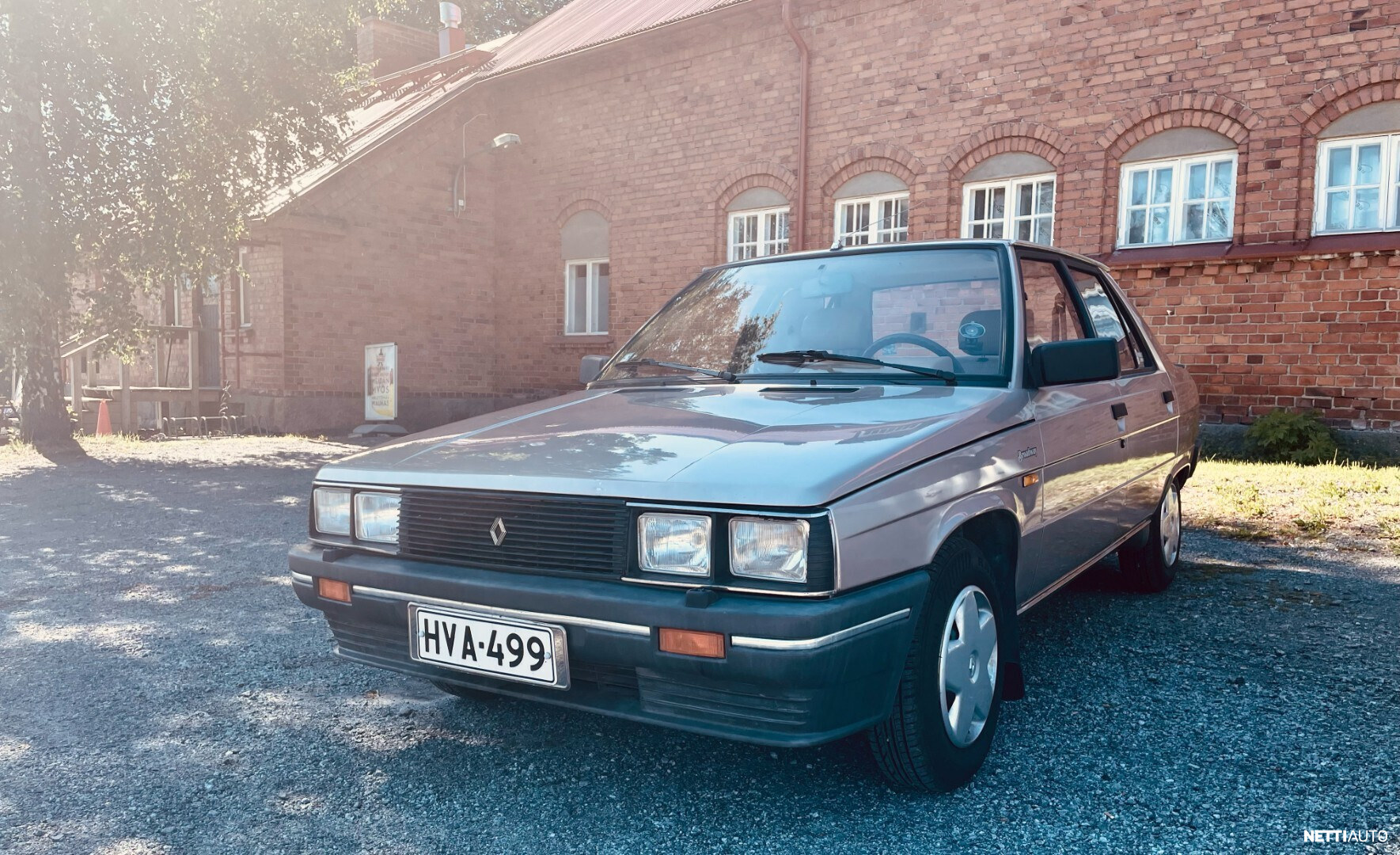 Renault 9