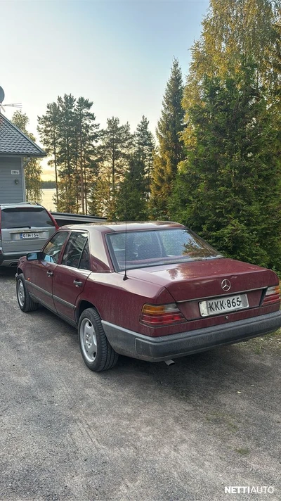 Mercedes-Benz 200 124 4d 1988, kuva 7/9
