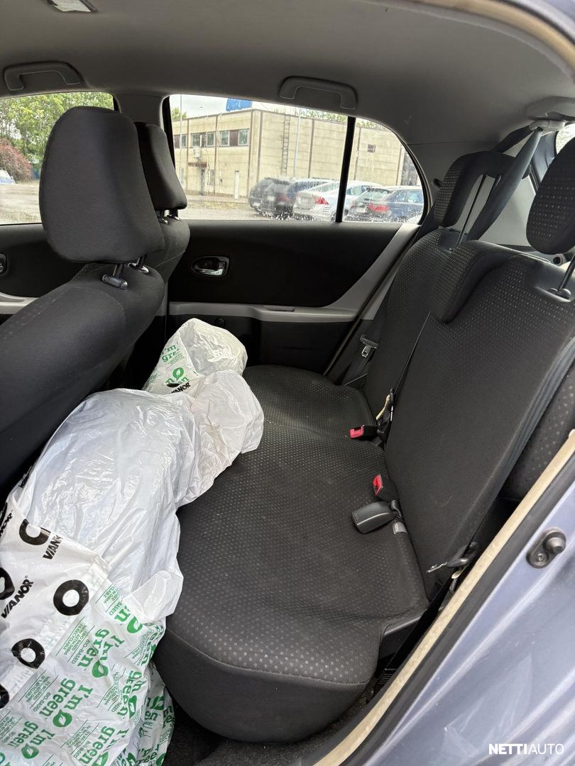 Toyota Yaris 2011, photo 6/7