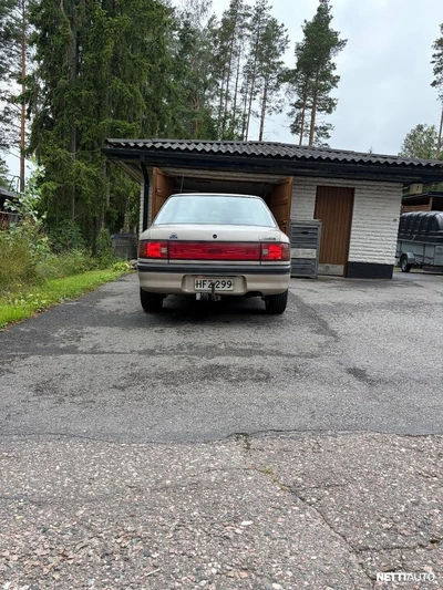 Mazda 323 1992, photo 4/12