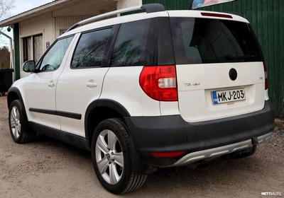 Skoda Yeti 2,0 TDI 4x4 Adventure 2010, photo 5/19