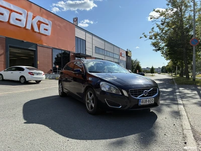 Volvo V60 T4F Momentum aut 2013, kuva 2/6