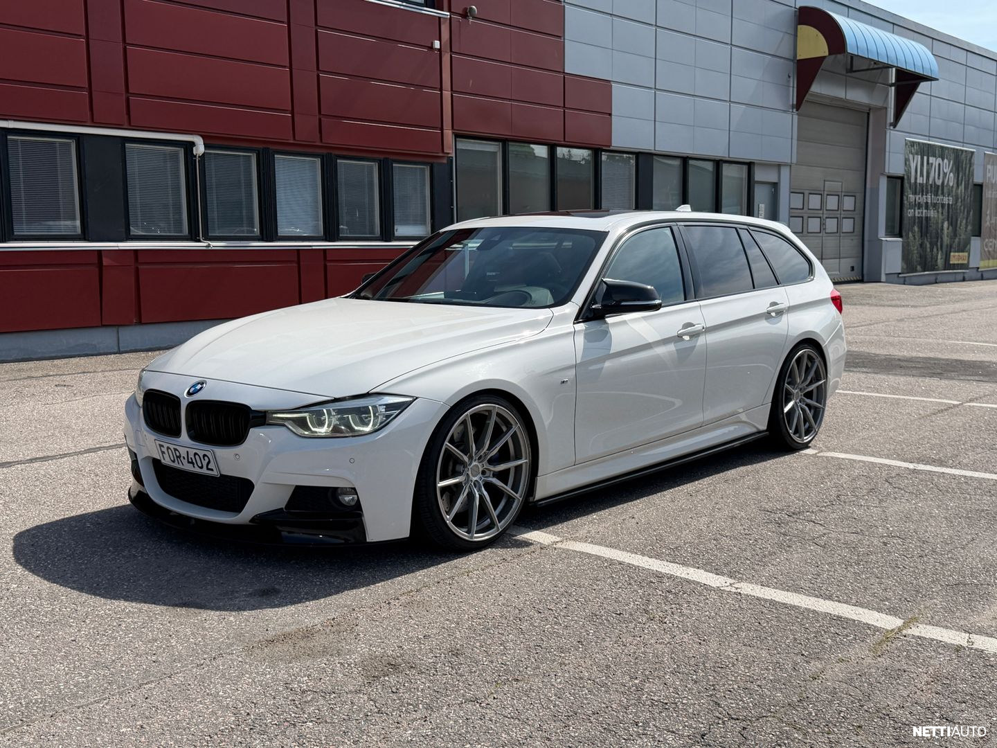 BMW 330