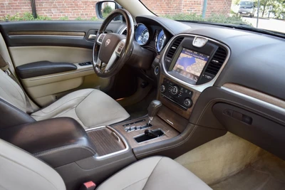 Chrysler 300C 2012, photo 6/8