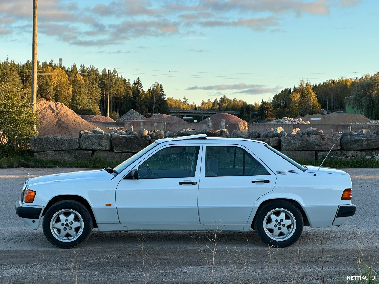 Mercedes-Benz 190 1992, kuva 4/24