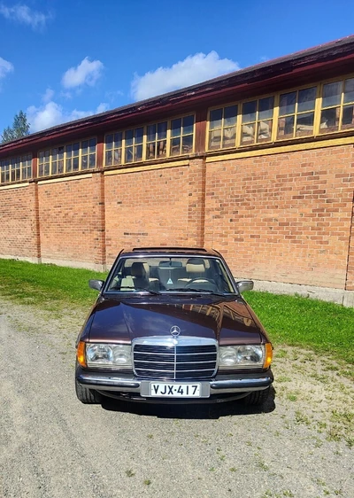 Mercedes-Benz 123 C123 1980, kuva 5/11