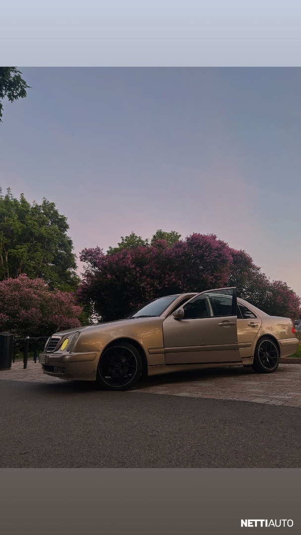 Mercedes-Benz E 240