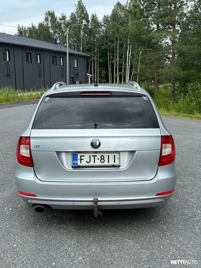Skoda Superb 2010, kuva 5/8