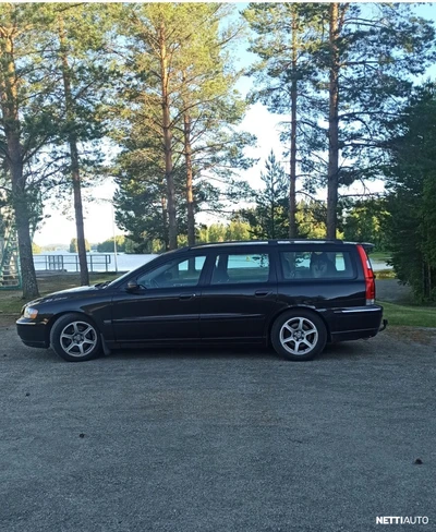 Volvo V70 D5 2004, kuva 2/2